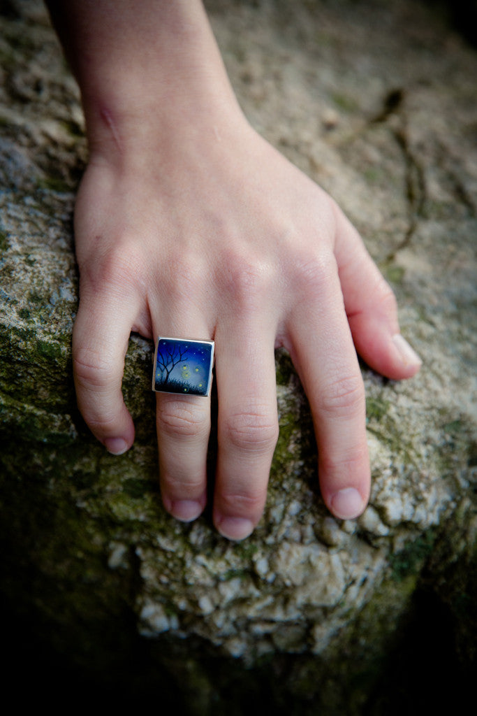 Model wearing fireflies ring